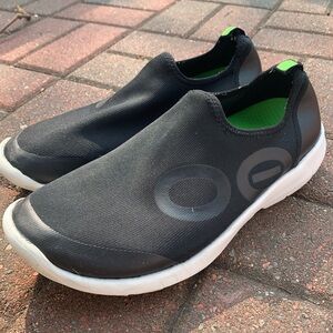 OOFOS Men's Black Slip-On Sneakers with Green Accents
